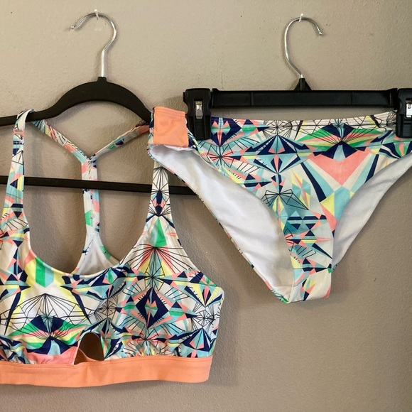 Roxy two piece swimsuit L - Picture 2 of 3